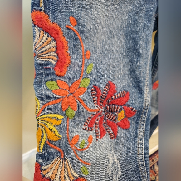 ZARA Trafaluc Embroidered Jean's Sz. 2 - Picture 2 of 4